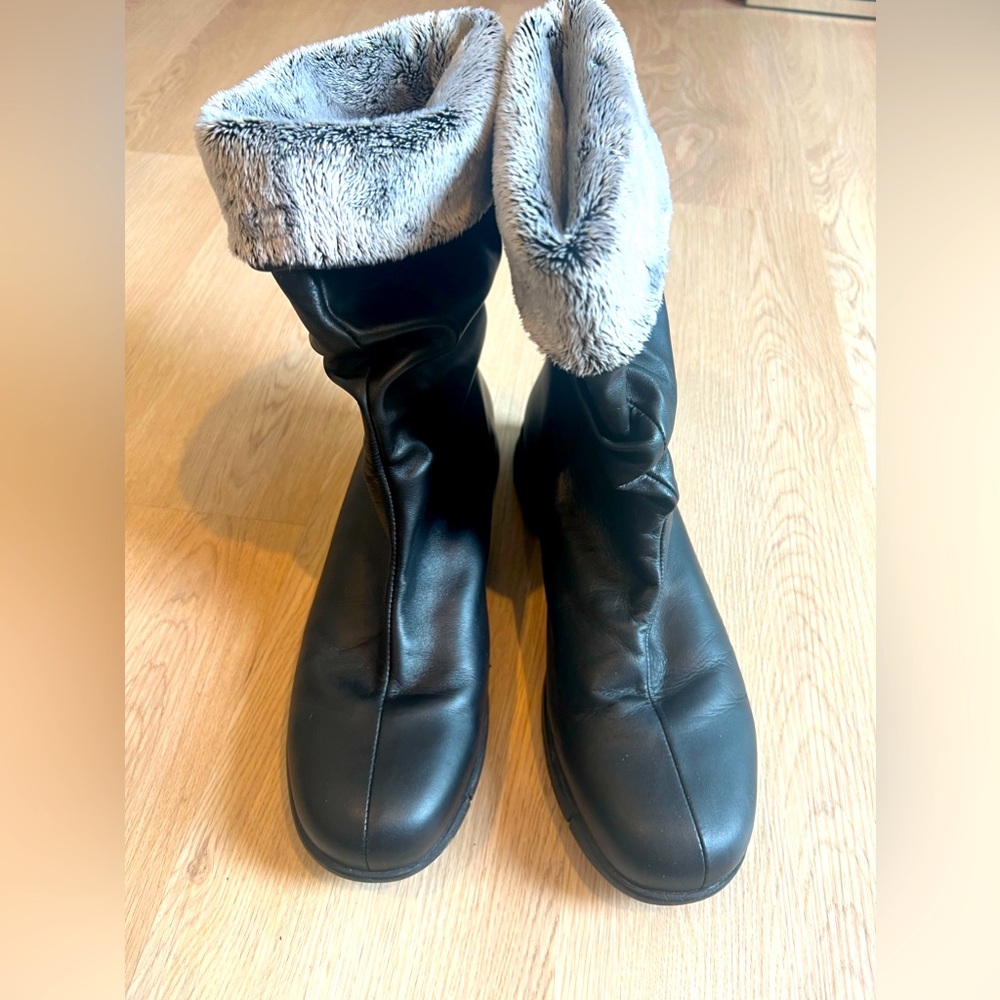 La Canadienne fur-lined waterproof boots